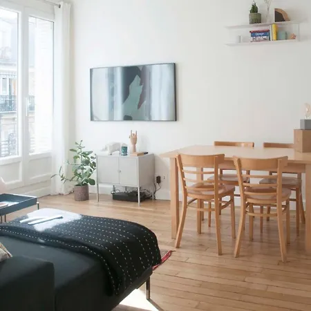 Nice And Bright Well Decorated Apt With Wifi *