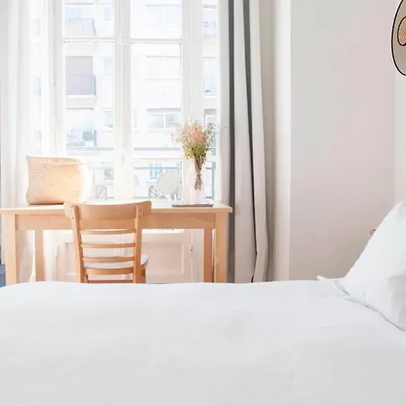 Nice And Bright Well Decorated Apt With Wifi *