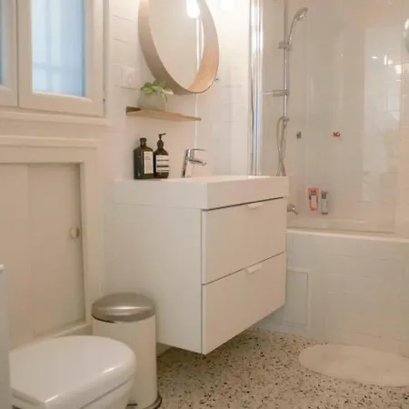 Nice And Bright Well Decorated Apt With Wifi París